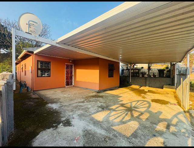 4 BEDROOM HOUSE FOR SALE IN NEWLANDS WEST